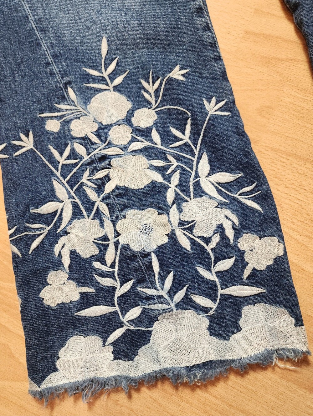 Pilcro Blue Denim Jeans with White Floral Embroidery - Picture 12 of 16